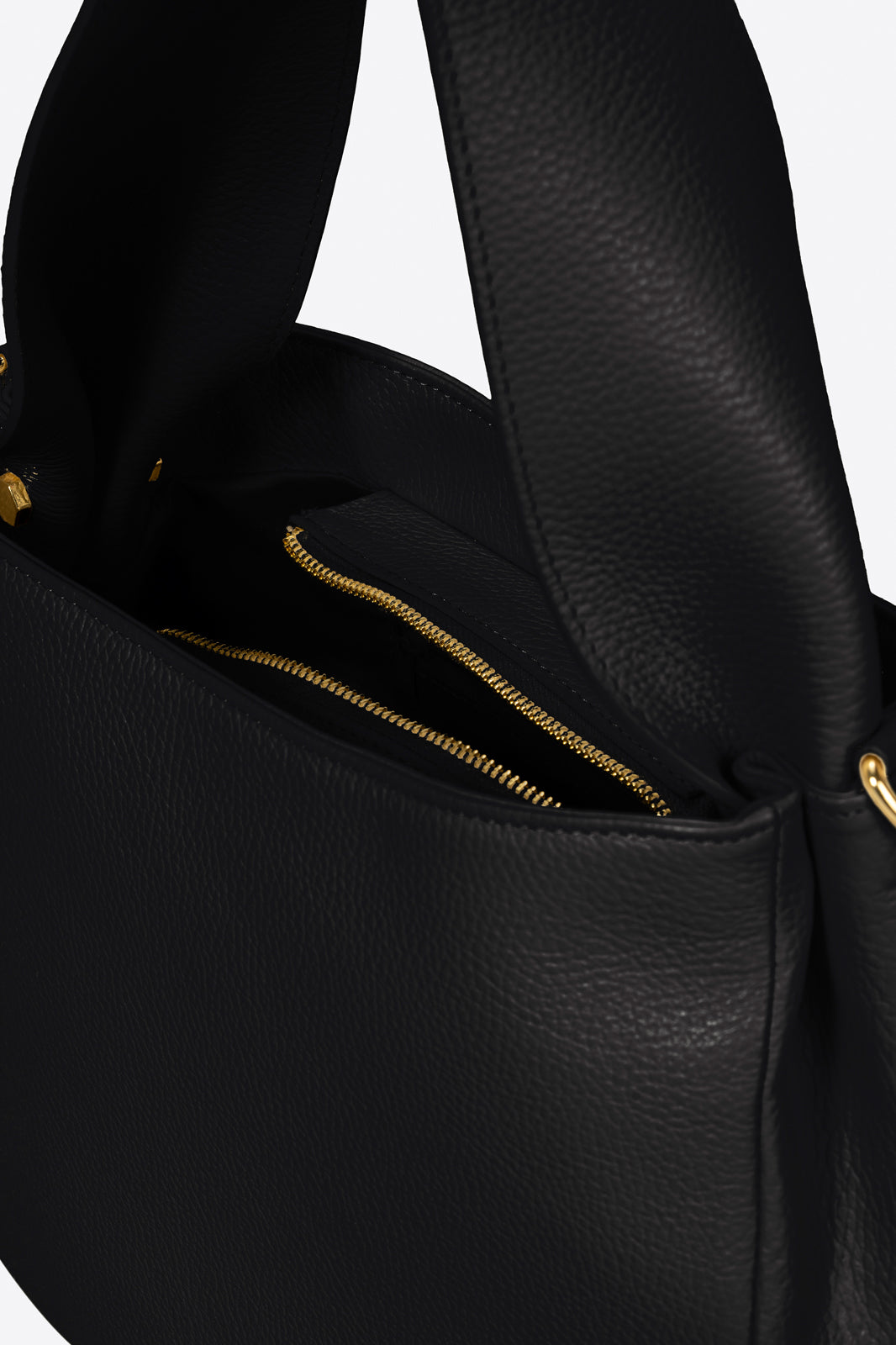 ELEUA – 5227 Black