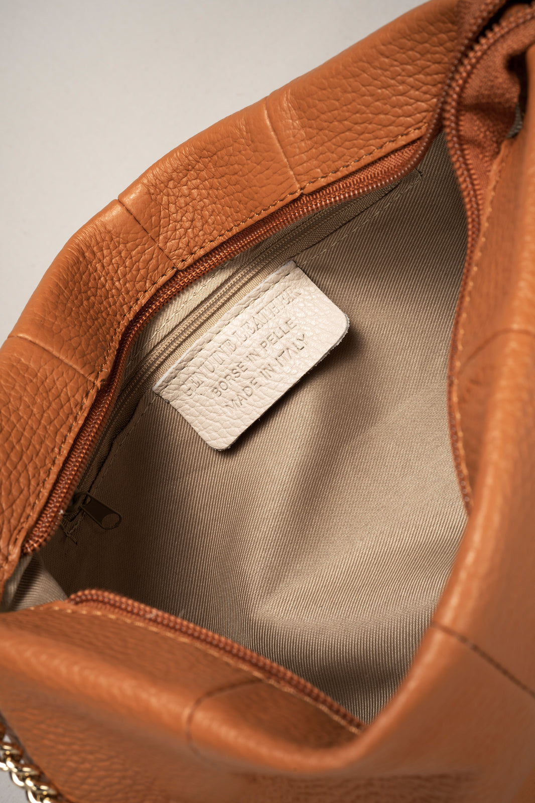 CLIO Leather Crossbody Bag - Cuoio