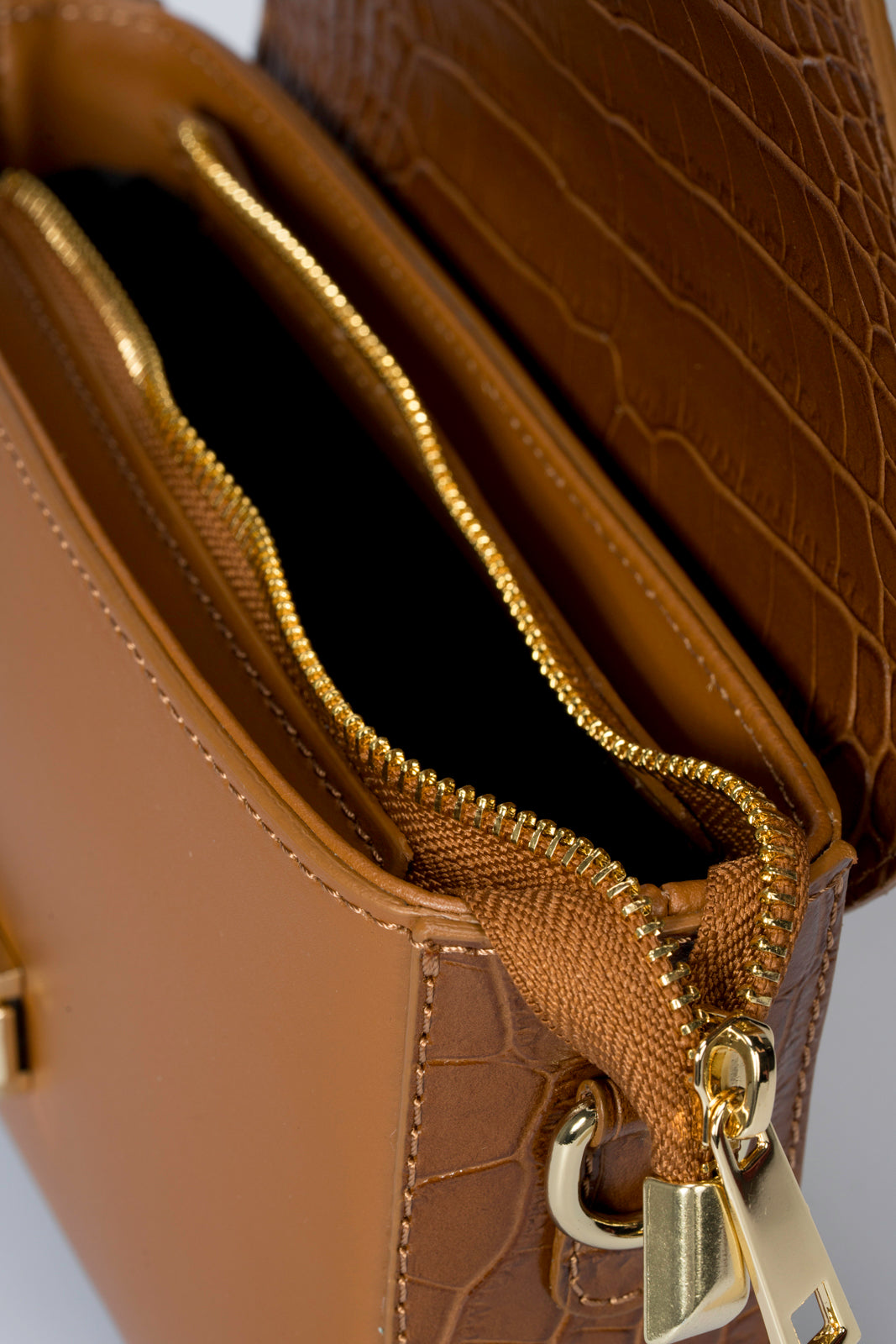 JUNO Leather Crossbody Bag - Cuoio