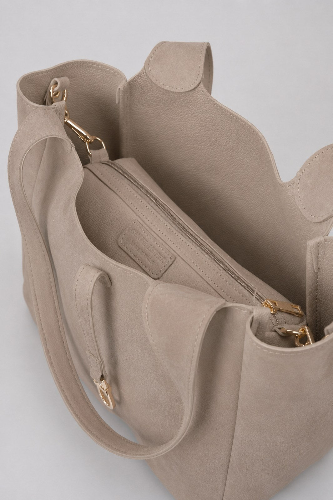 AMELIE Leather Top Handle Bag - Fango