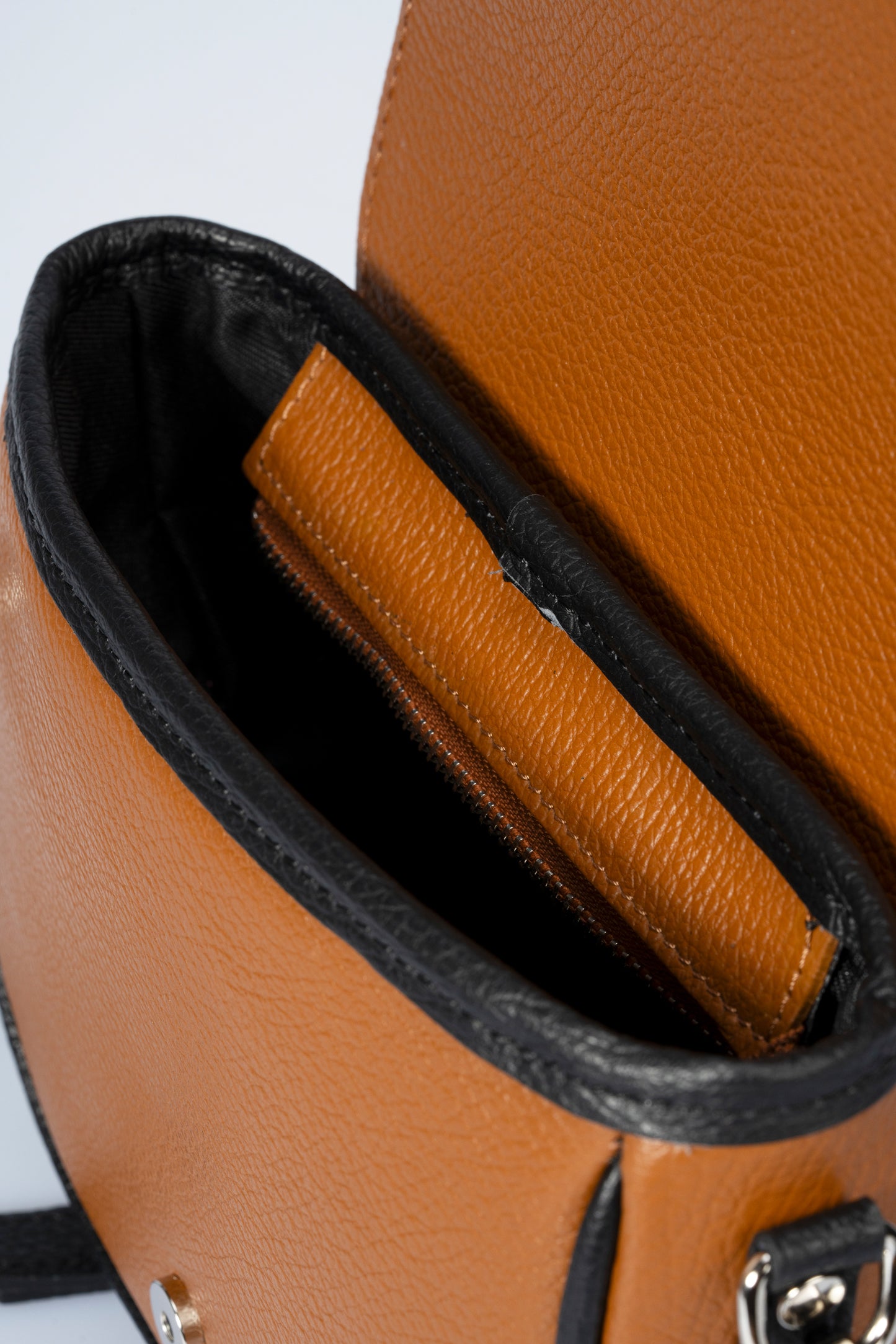 1106-COGNAC+BLACK