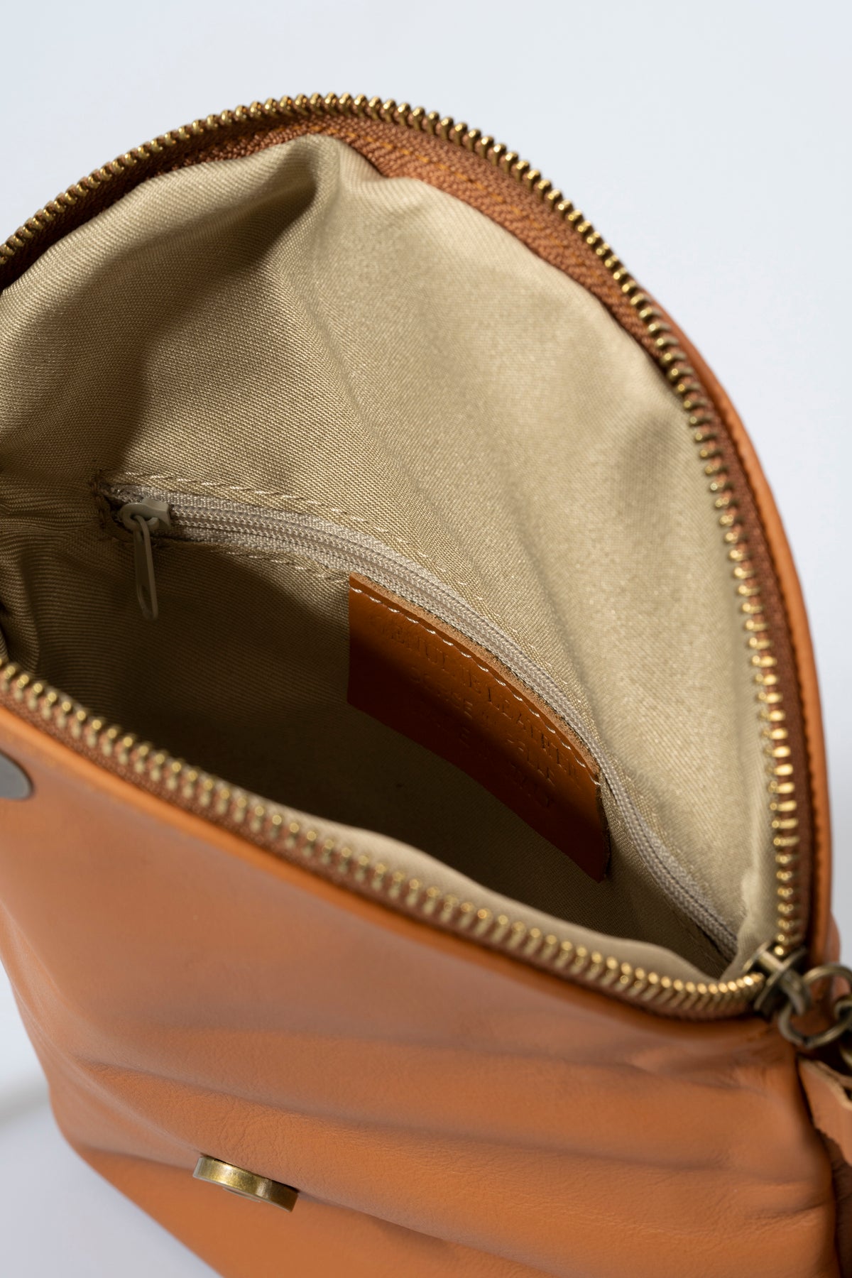 AGATHA Leather Crossbody Bag - Cuoio