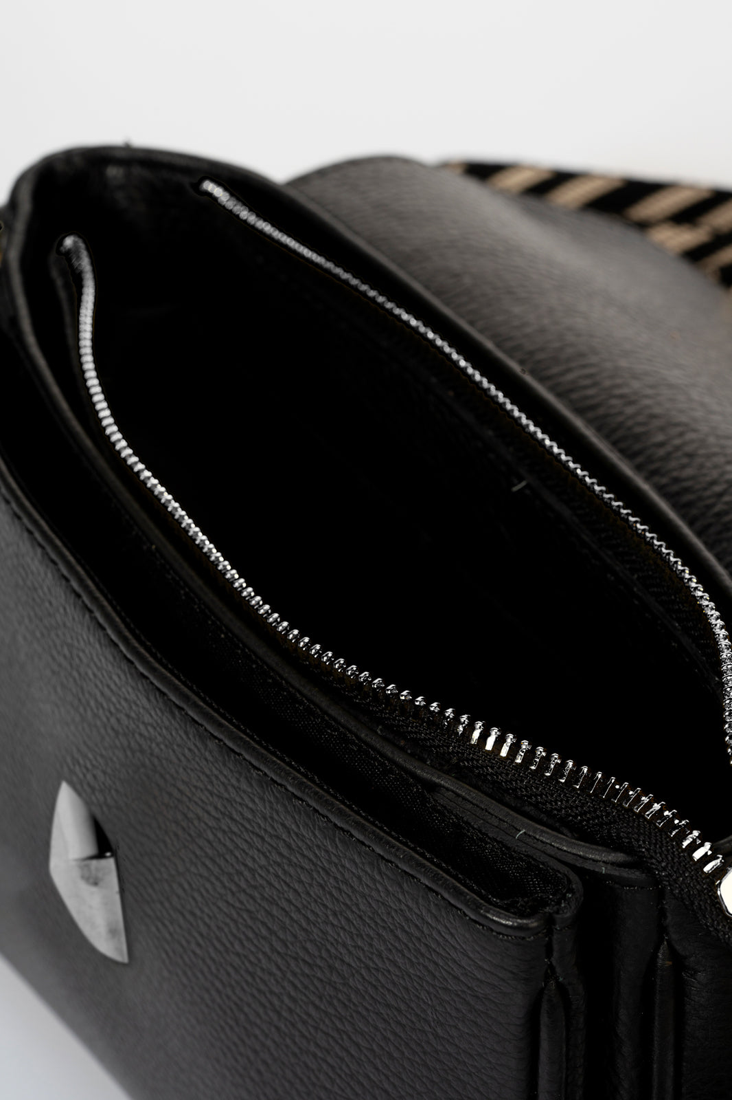 DALE Leather Crossbody Bag - Nero