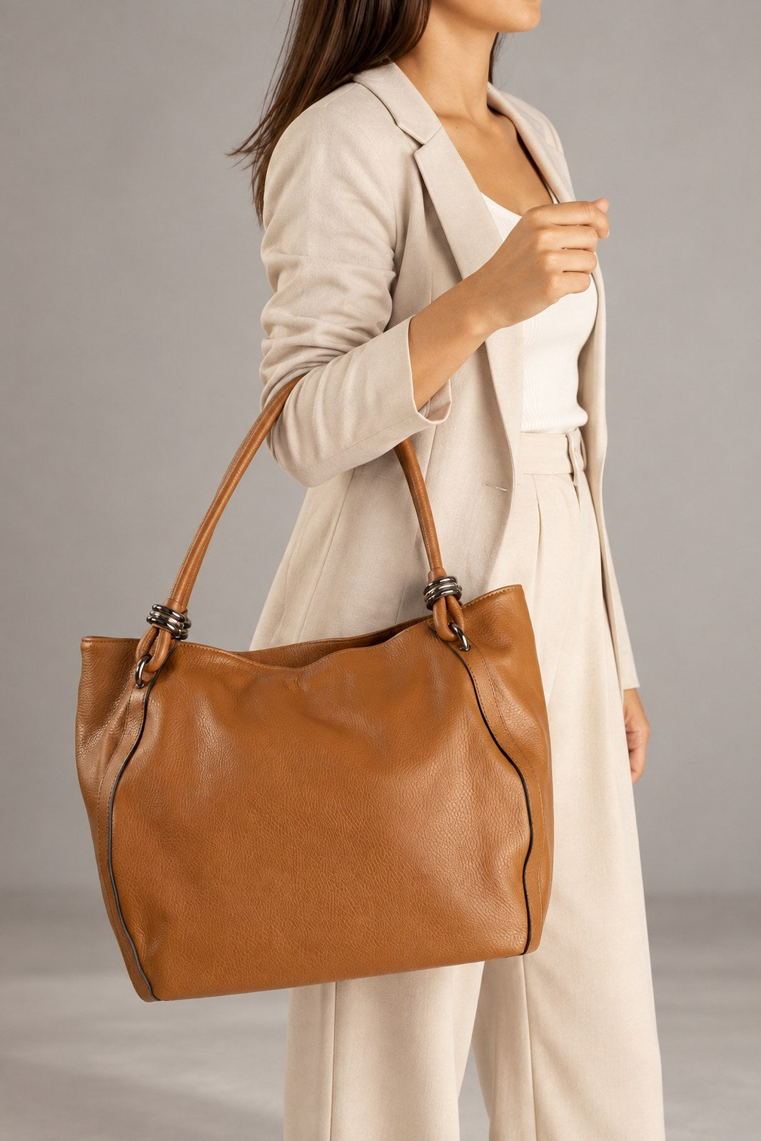 VINNIE Leather Shoulder Bag - Cognac