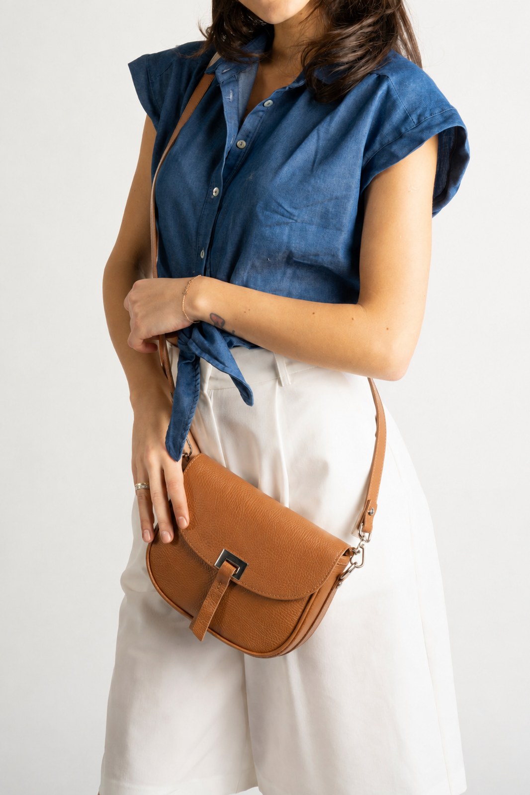 BELA Leather Crossbody Bag - Cuoio