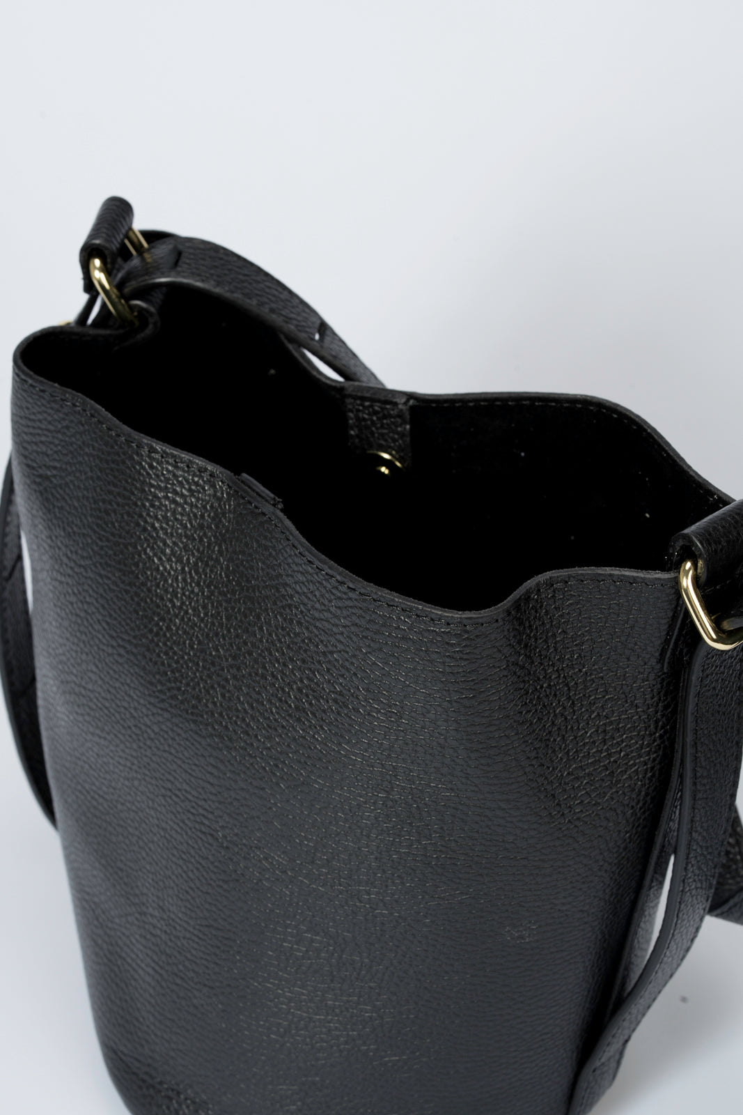 ARIAH Leather Shoulder Bag - Black