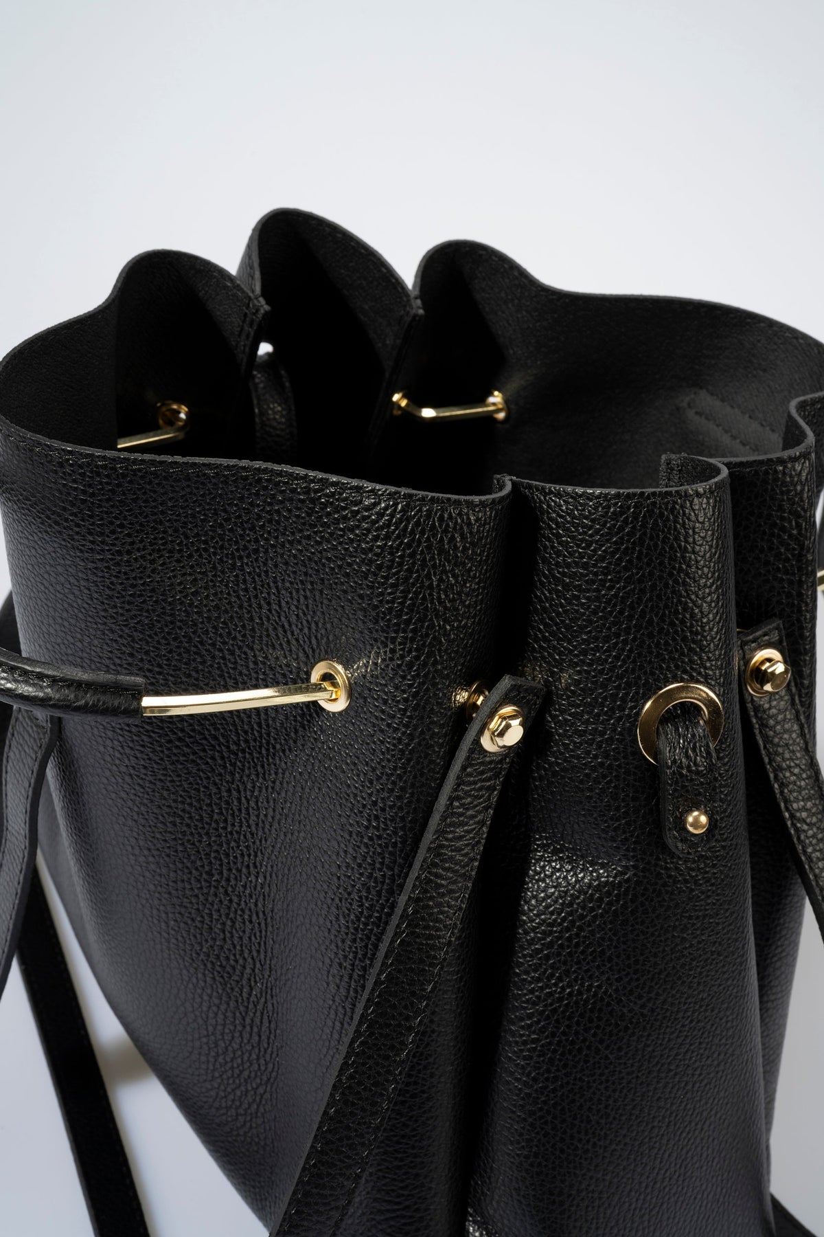 DIONE Leather Top Handle Bag - Nero